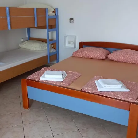 Nada - 10, 11 * Duće