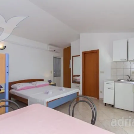 Nada - 11 Appartement Duće