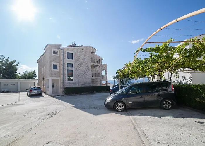 Apartment Nada - 10, 11 Duće